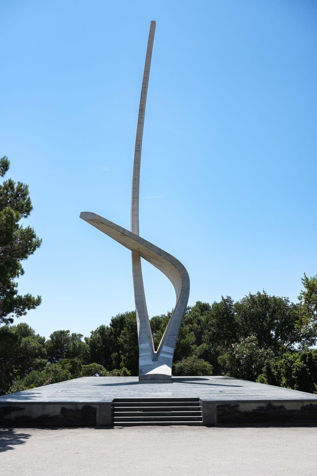 Seagull Wings Monument, Podgora