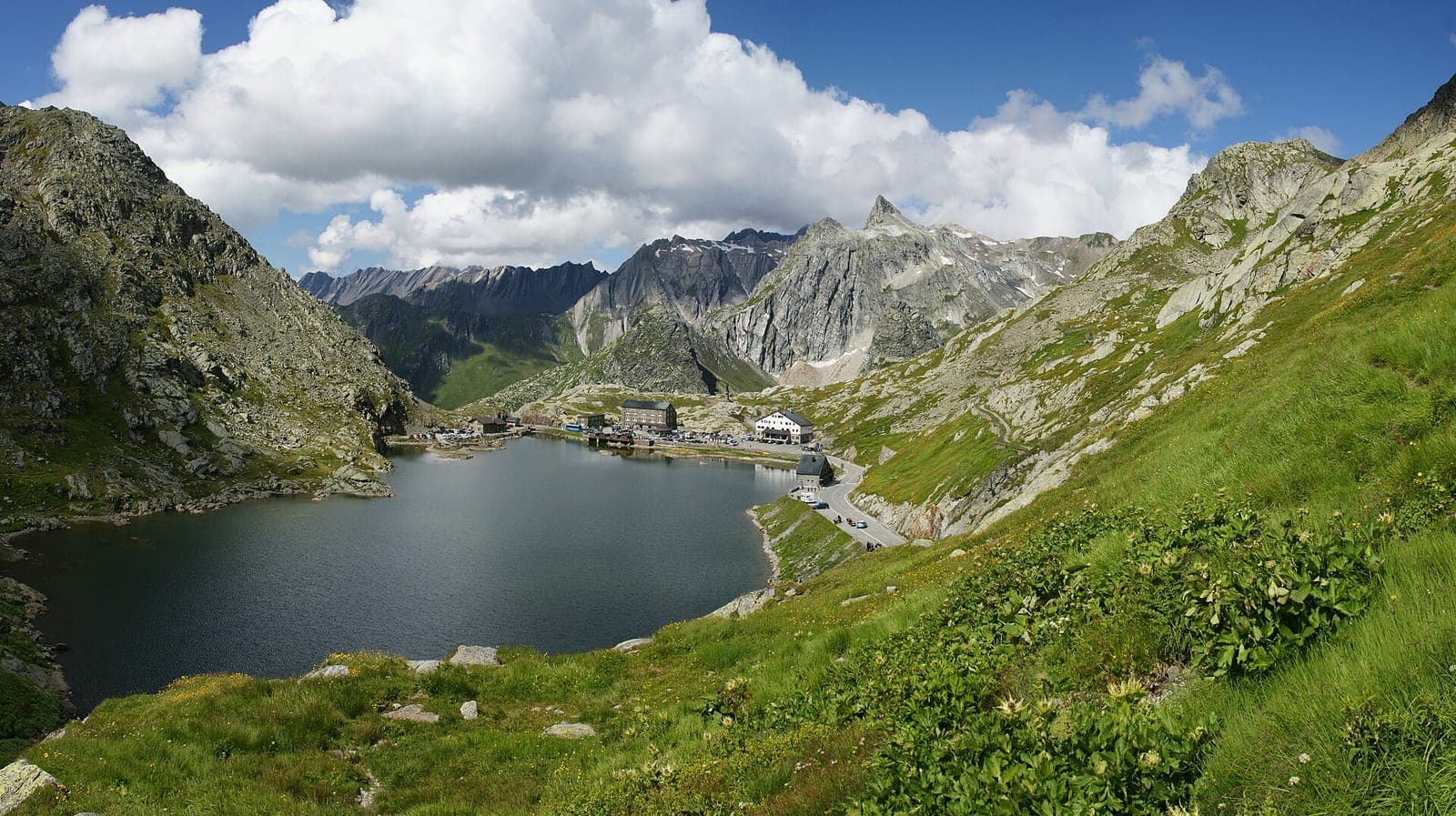 Colle del Gran San Bernardo — scenic pass drive & hospice
