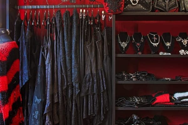 Black Cactus — goth/alt, latex & corsets (Milano)