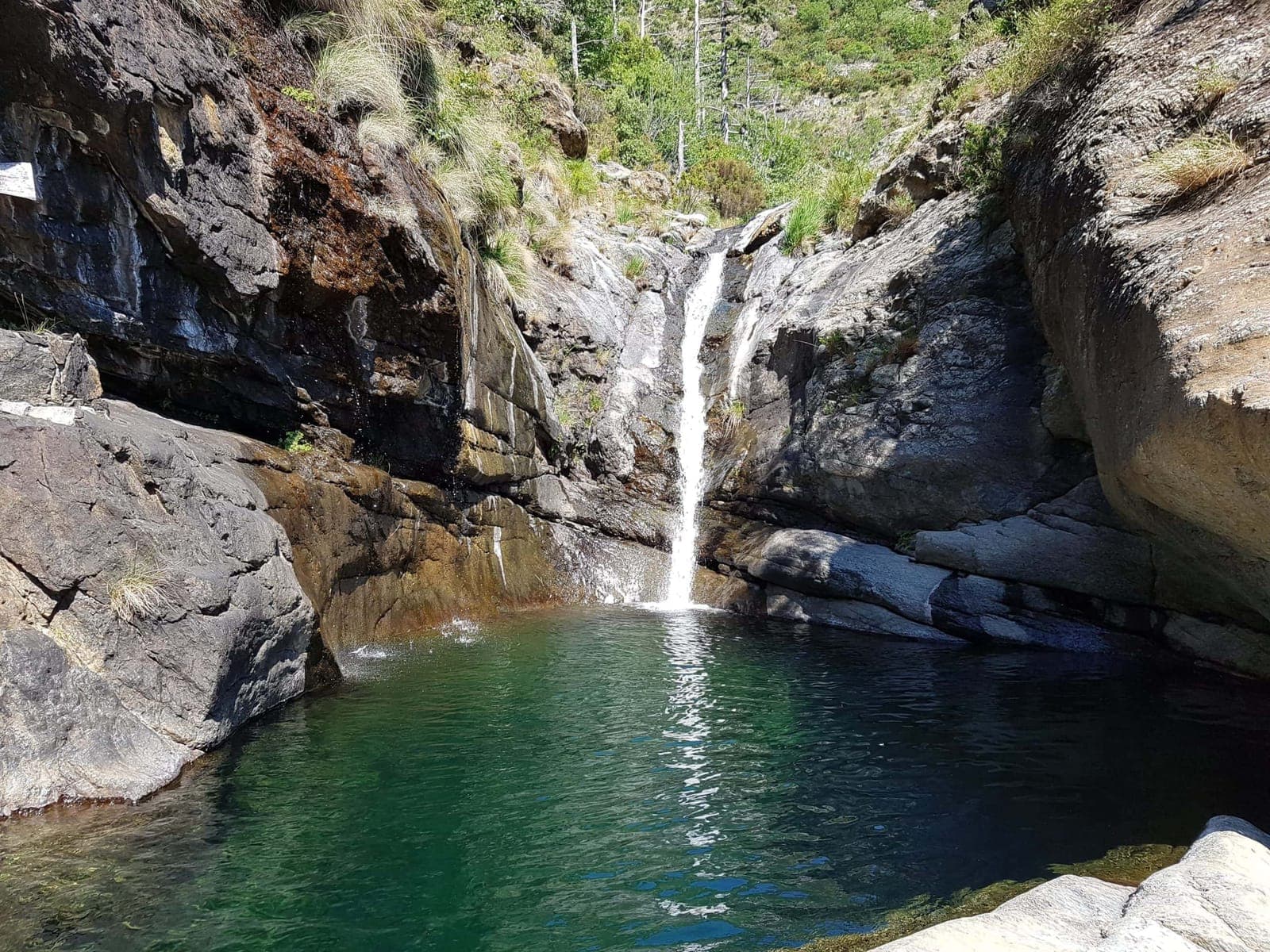 Lago Tina — 'Marmitta dei Giganti' pools & waterfall
