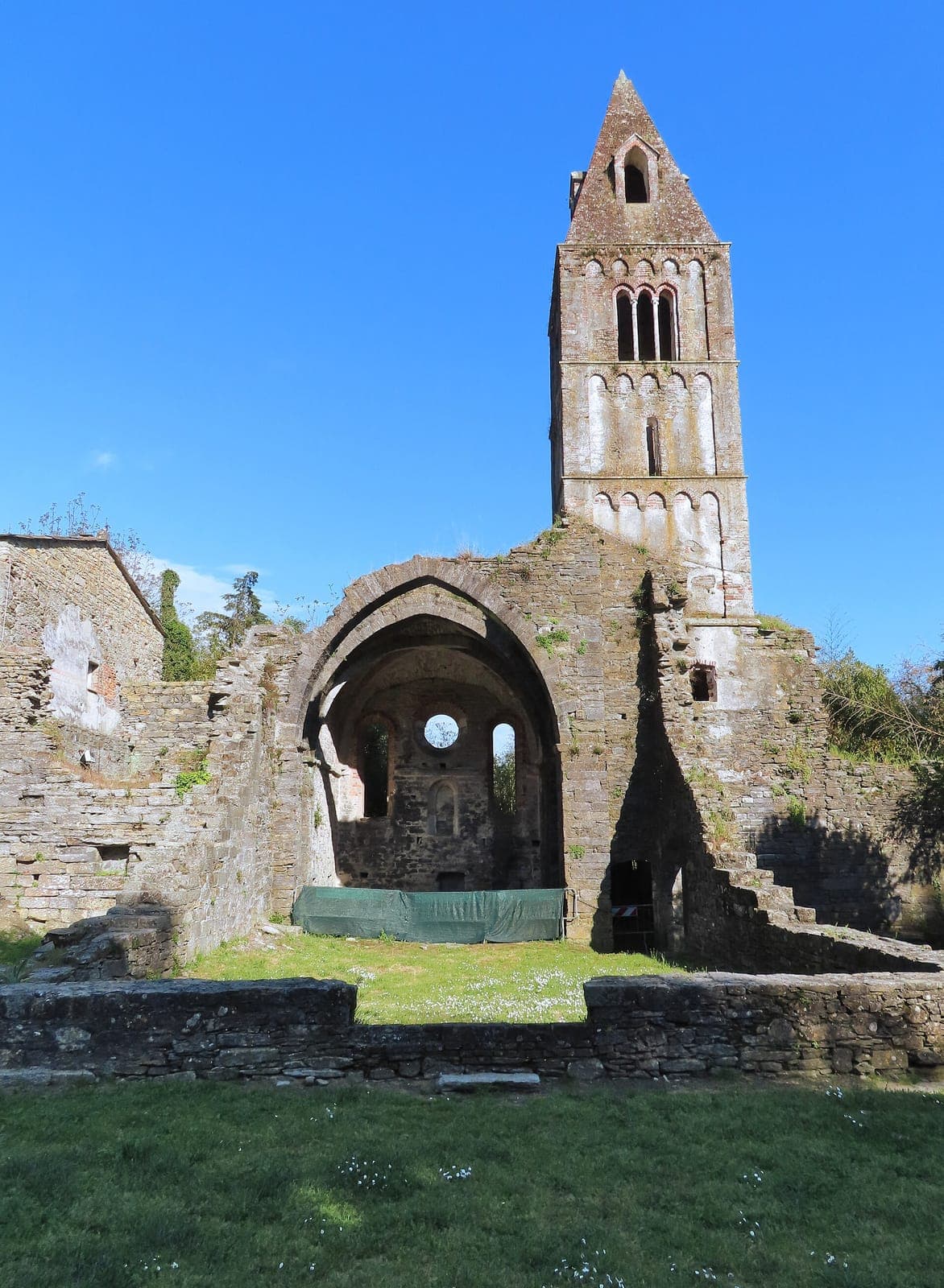 Monastero di Valle Christi (ruined Gothic monastery)