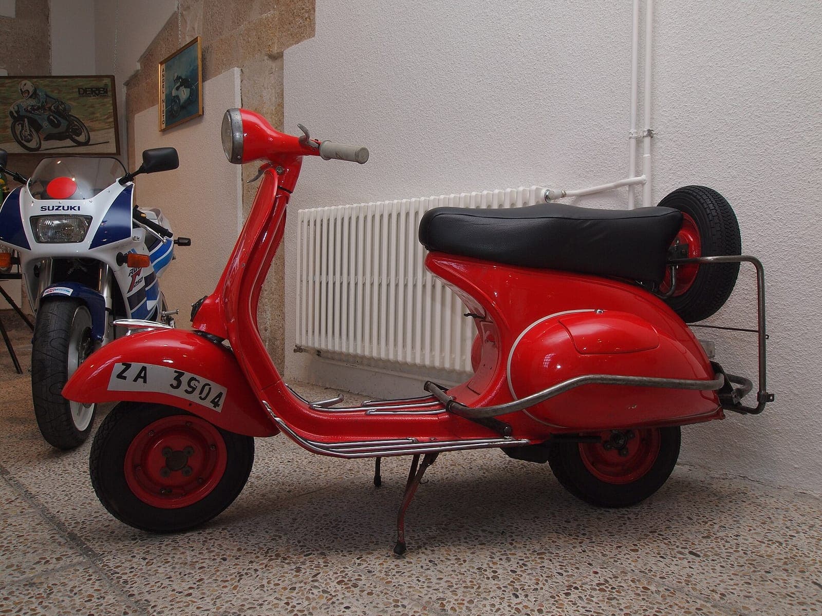 Vintage Experience — vintage Vespa + vineyard picnic